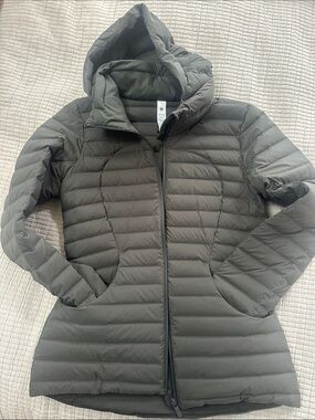 lululemon athletica Hooded Puffer Jacket in slate green